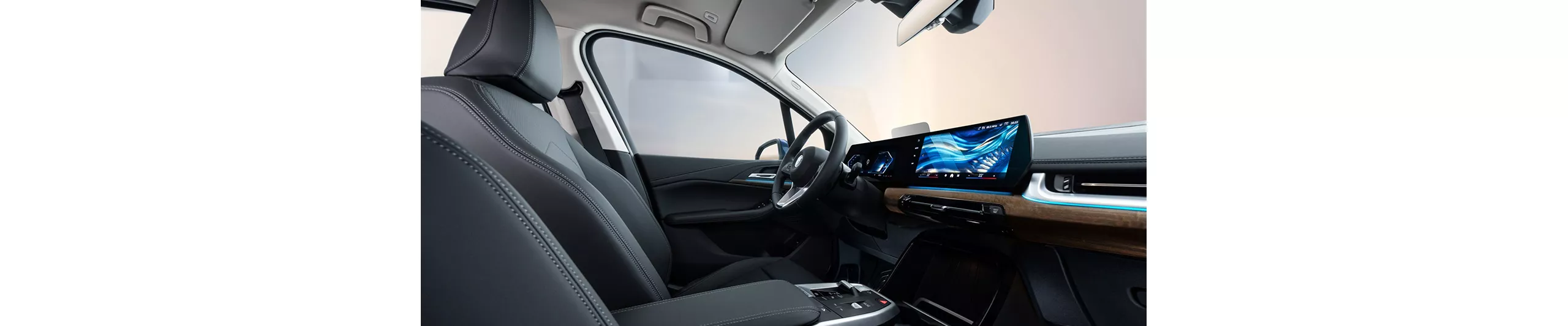 為進一步昇華感官體驗，BMW 218i Active Tourer Luxe豪華版全面升級雙前座電動腰靠含按摩功能