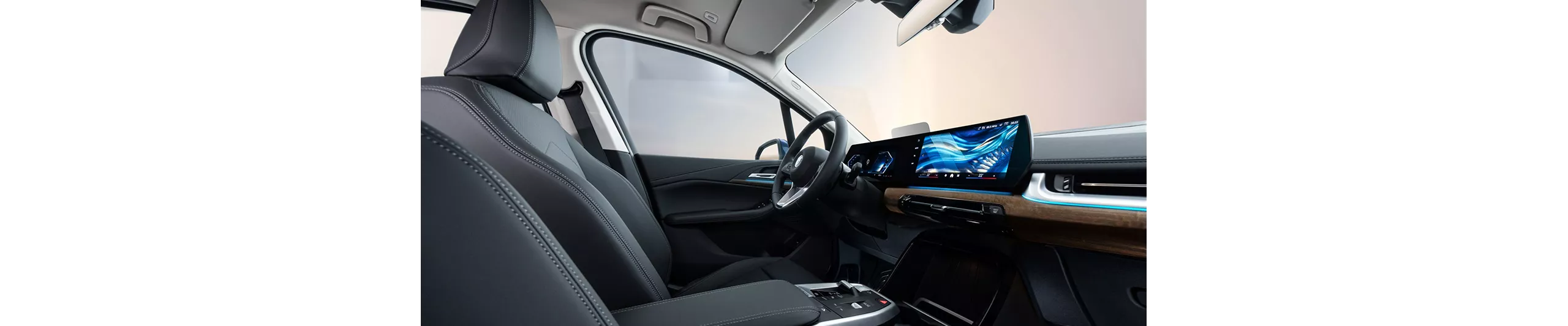 為進一步昇華感官體驗，BMW 218i Active Tourer Luxe豪華版全面升級雙前座電動腰靠含按摩功能