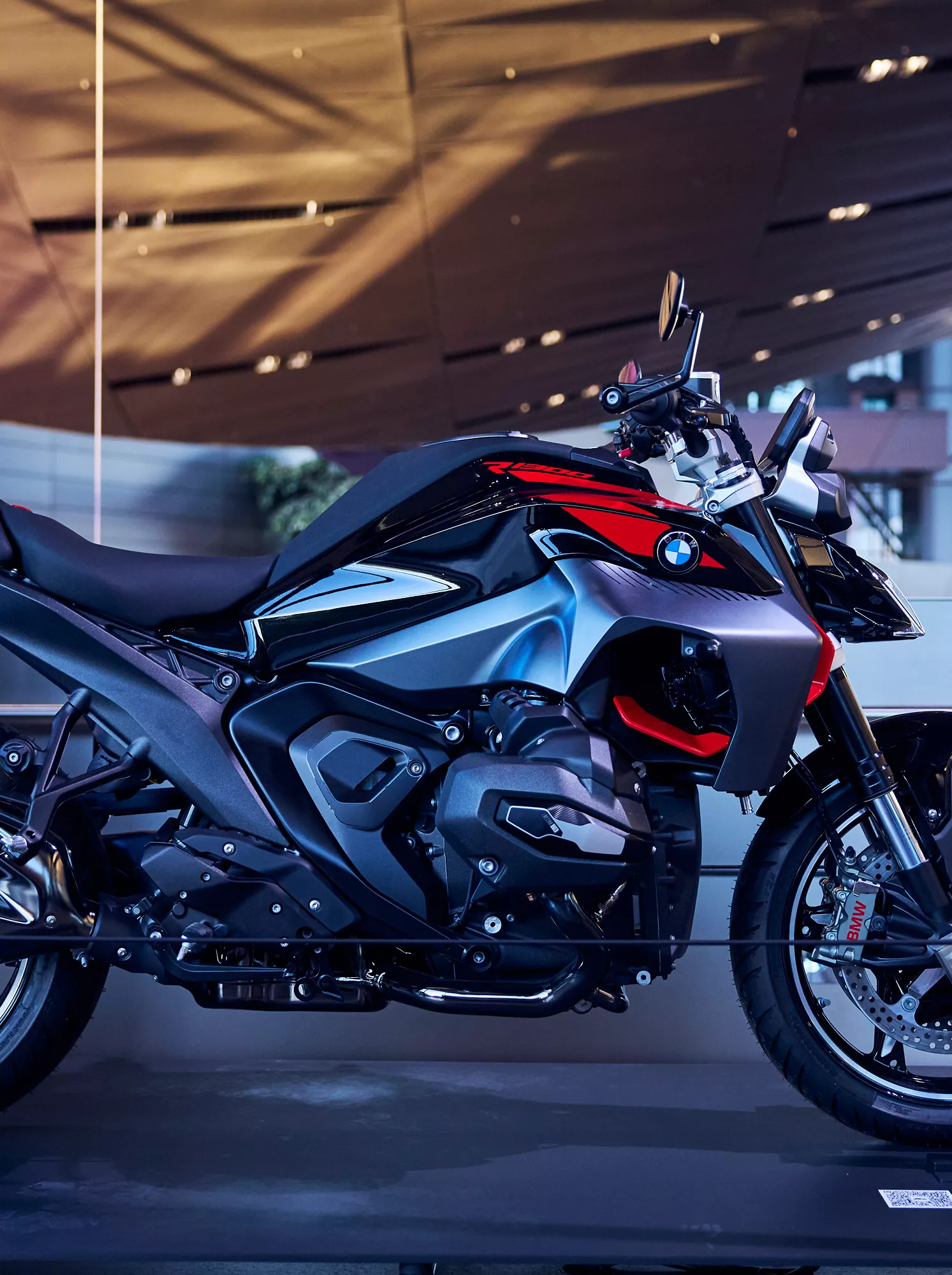 BMW R 1300 R Roadster Motorrad in der Ausstellung der BMW Welt