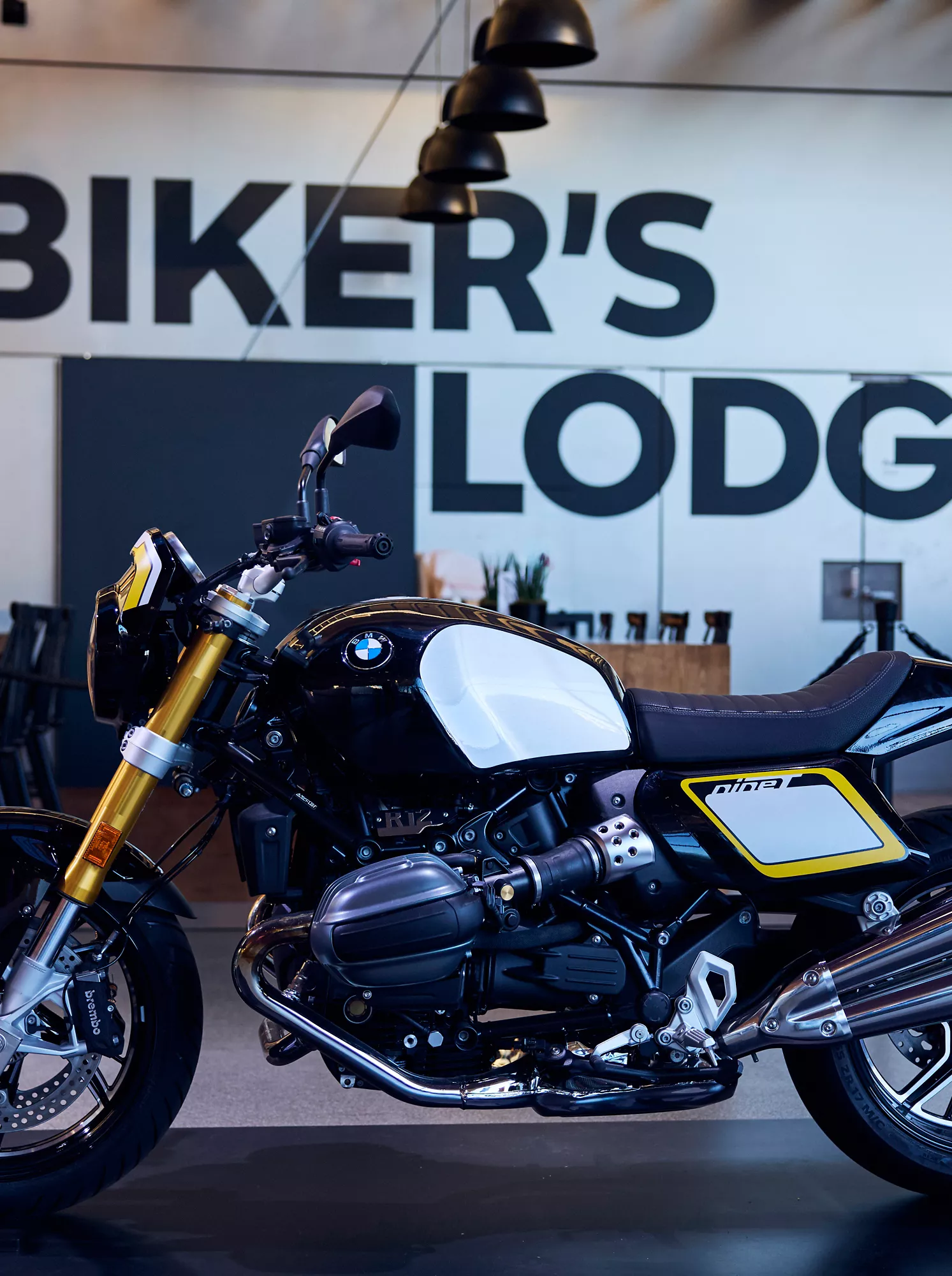 BMW R 12 nineT Heritage Motorrad in der Biker’s Lodge der BMW Welt