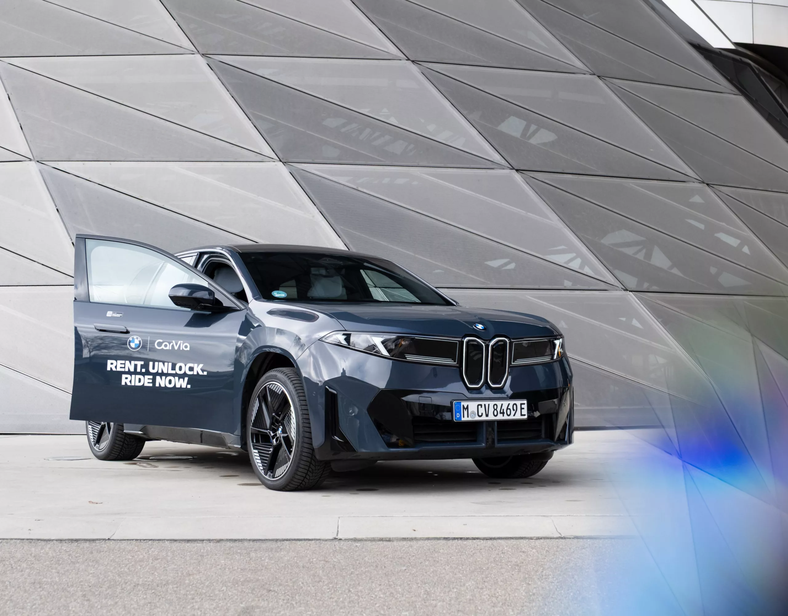 Experience the BMW iX3 – Flexible Car Sharing