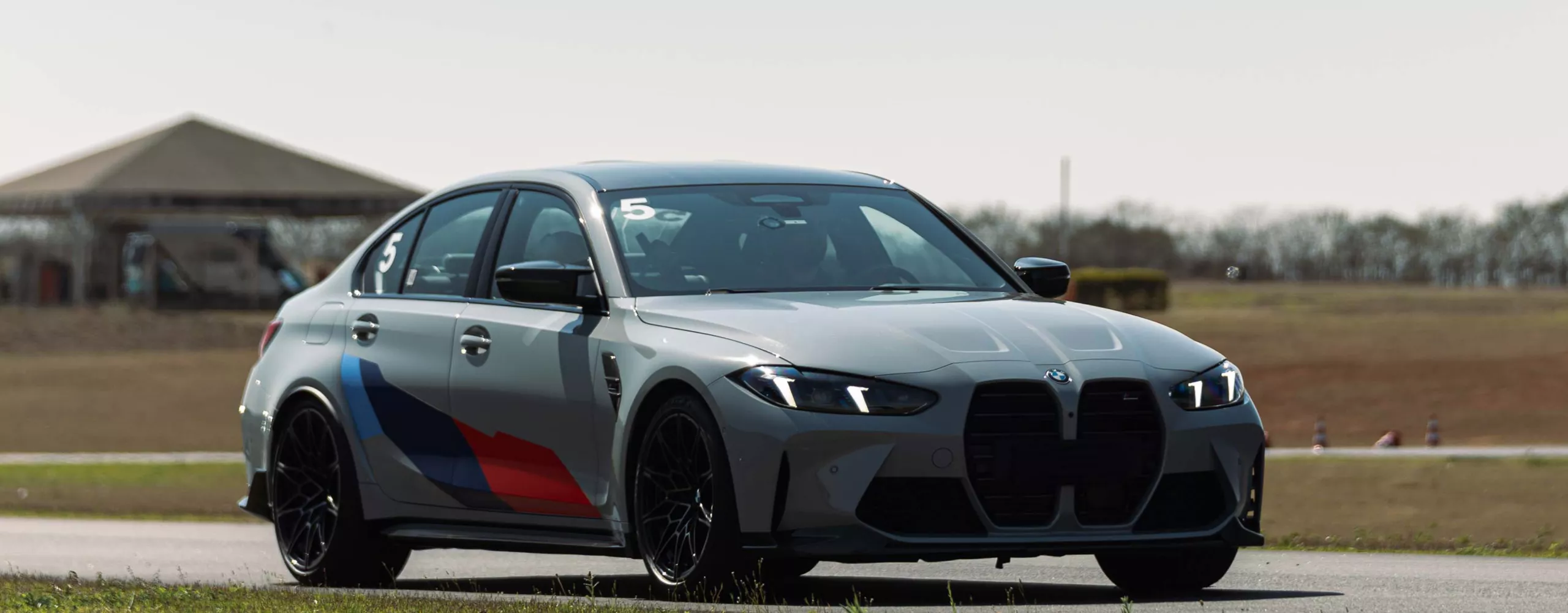 Profissional especializado faz a inspeção do veículo 360º