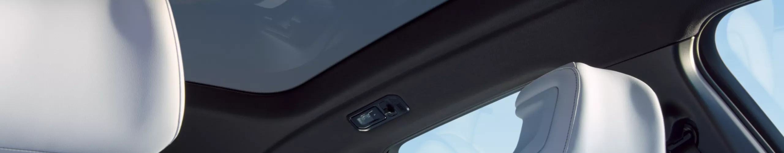 Ansicht des Panorama Glasdachs aus der Perspektive des Beifahrersitzes